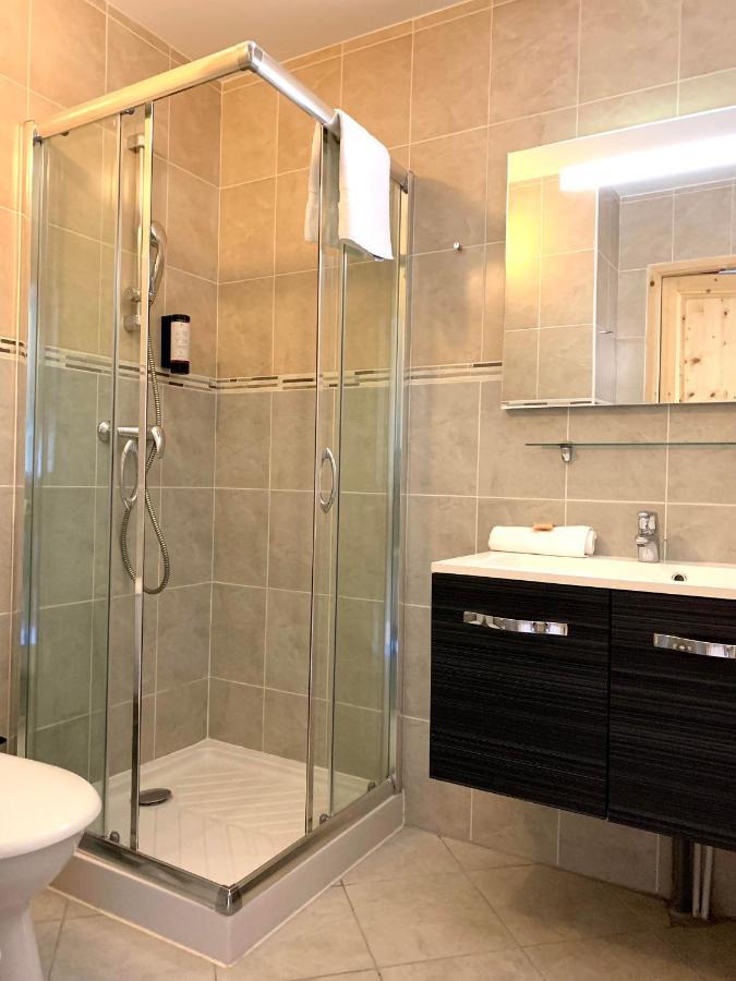 Hotel Lac Bleu 1650 Сен-Франсуа-Лоншам Екстериор снимка