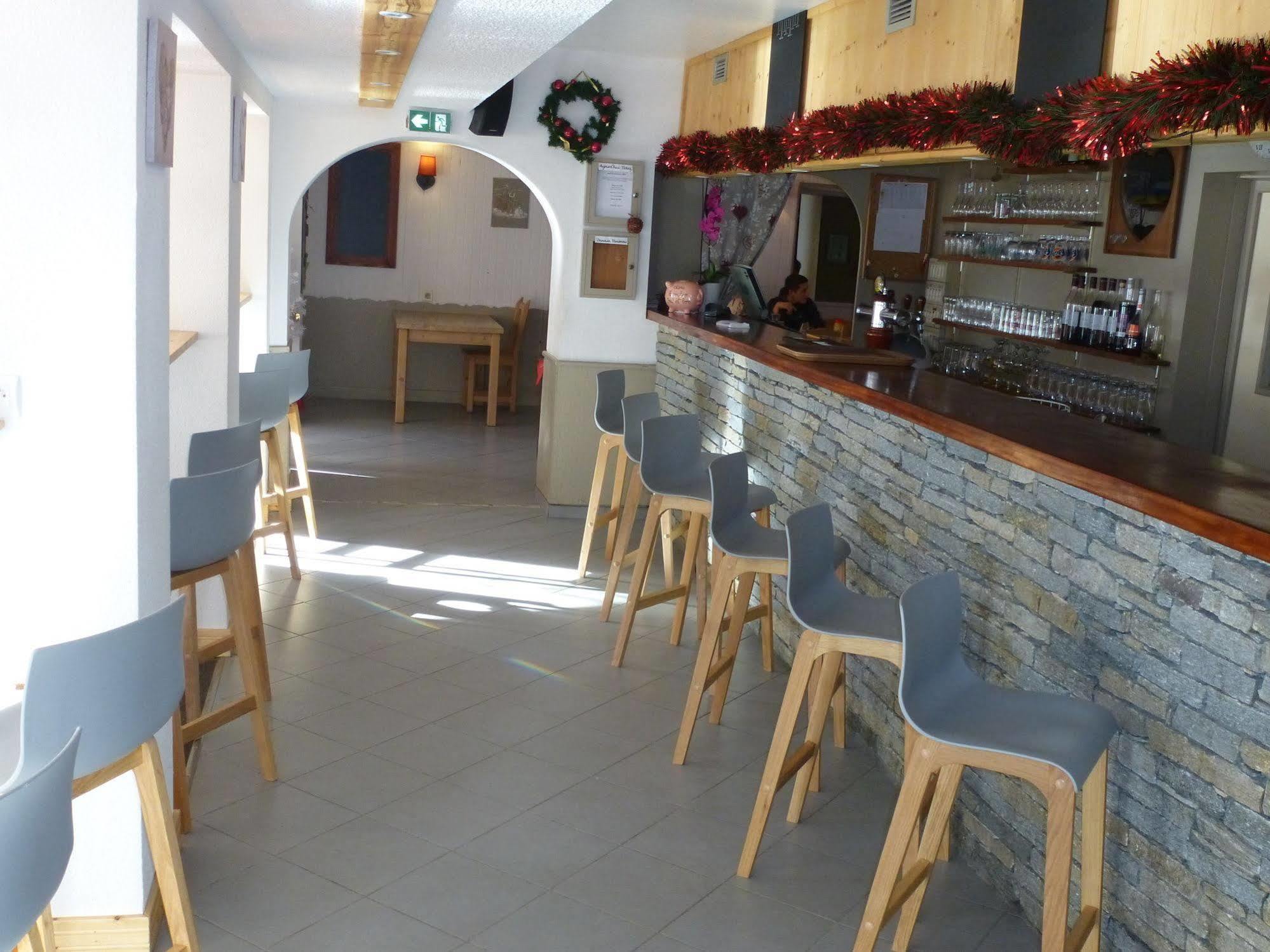 Hotel Lac Bleu 1650 Сен-Франсуа-Лоншам Екстериор снимка